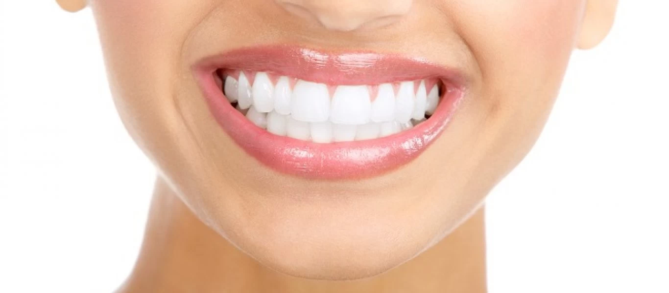 Υπάρχει τρόπος να αποκτήσετε λευκά δόντια με φυσικό τρόπο;